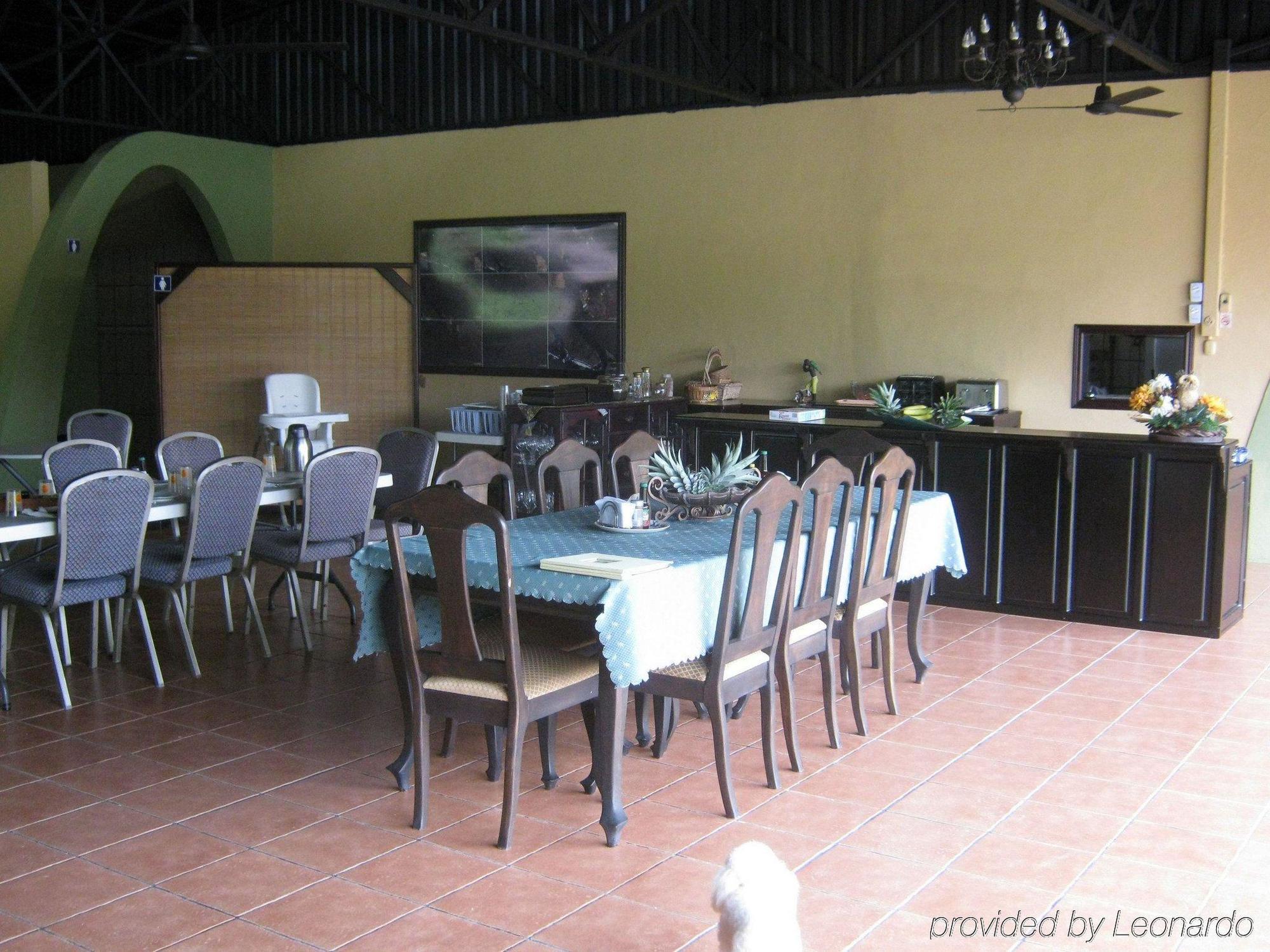 Kayak Lodge Damas Ресторант снимка